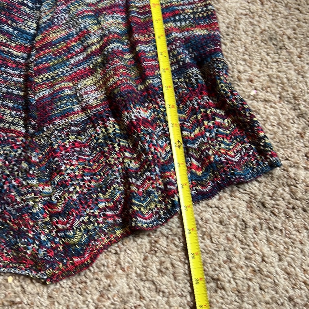 NWT 🏷️ Colorful Top 🖤 - Picture 5 of 6